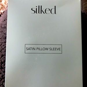 Silked Grey Satin Pillowcase sleeve